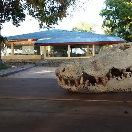 Crocodile Park Bungalow Kataragama Buitenkant foto